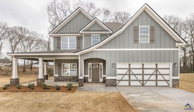 craftsman house featuring a porch and a garage