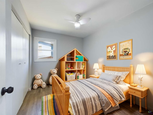 bedroom featuring ceiling fan, hardwood / wood-style floors, and a closet