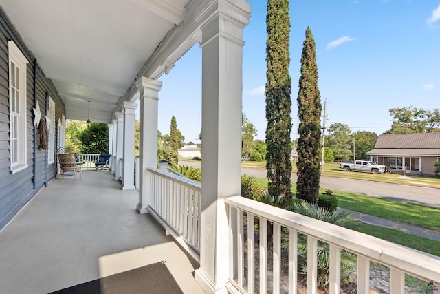 balcony featuring covered porch