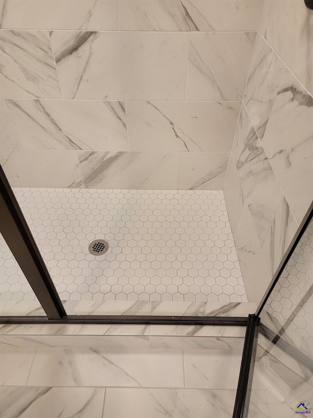 details with a tile shower