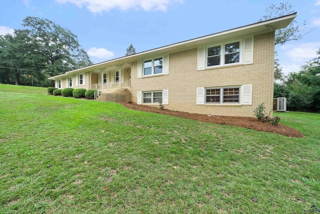 view of front of home featuring a front lawn