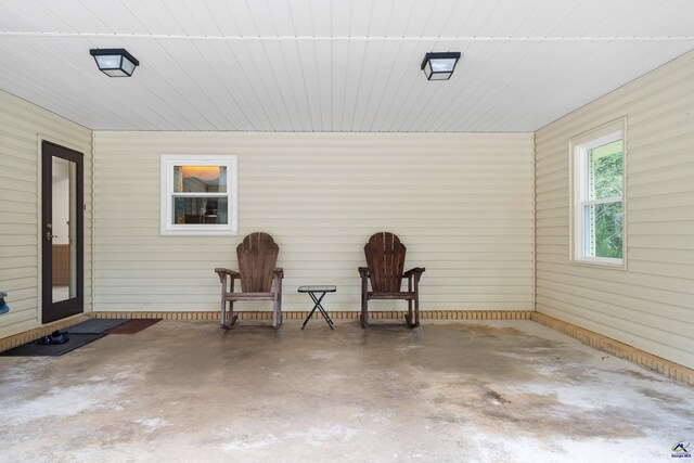 unfurnished room featuring concrete flooring