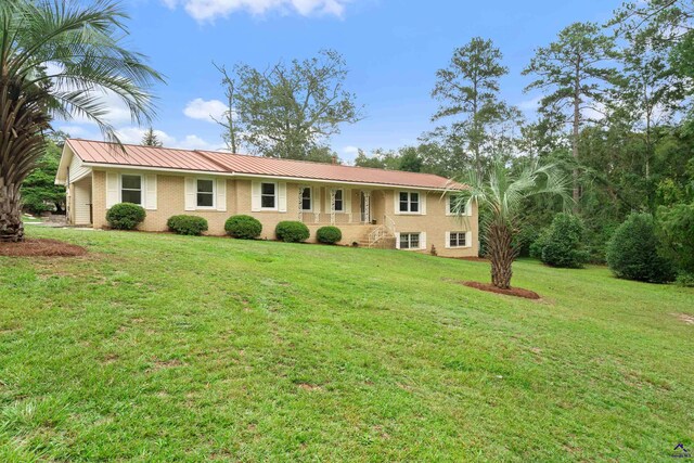 ranch-style home with a front yard