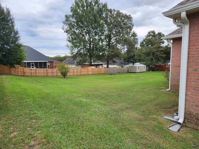 view of yard with a storage unit