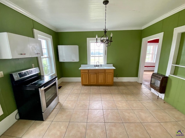 kitchen featuring stainless steel range with electric stovetop, heating unit, decorative light fixtures, a chandelier, and crown molding