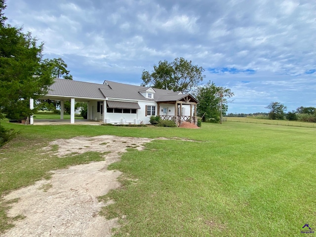 view of front of house featuring a front yard