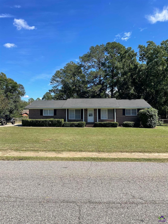 ranch-style home with a front yard