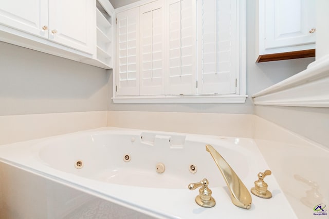 bathroom featuring a washtub