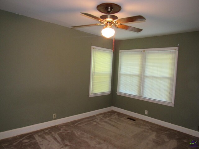 unfurnished room with carpet flooring and ceiling fan