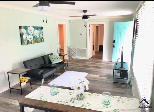 5415 Beulah Ave, Eastman, GA 31023 - living area featuring wood finished floors, ceiling fan, and baseboards