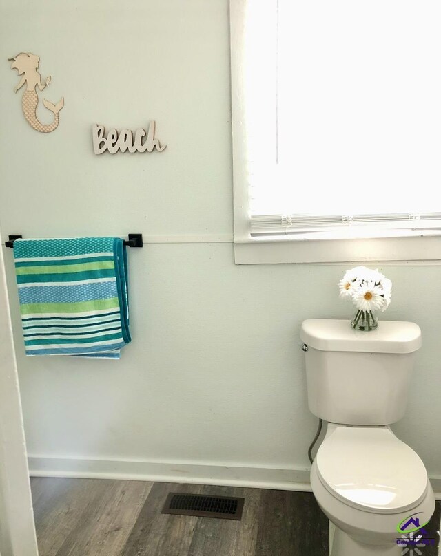 5415 Beulah Ave, Eastman, GA 31023 - bathroom with wood finished floors, toilet, and baseboards