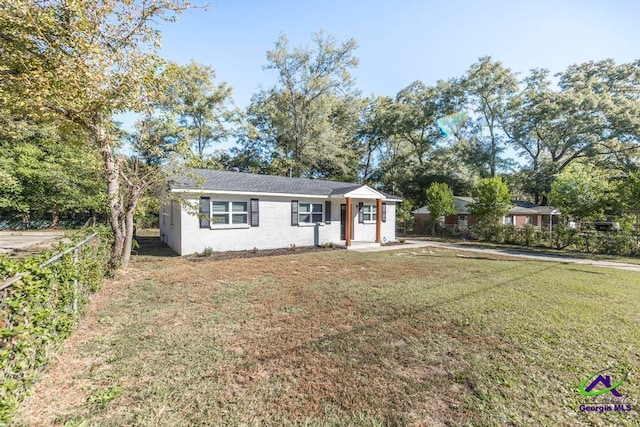 ranch-style home featuring a front yard