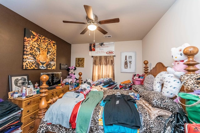 bedroom with ceiling fan