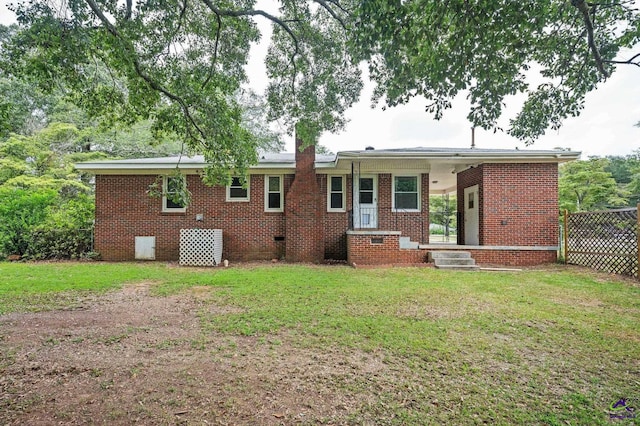 back of house featuring a lawn