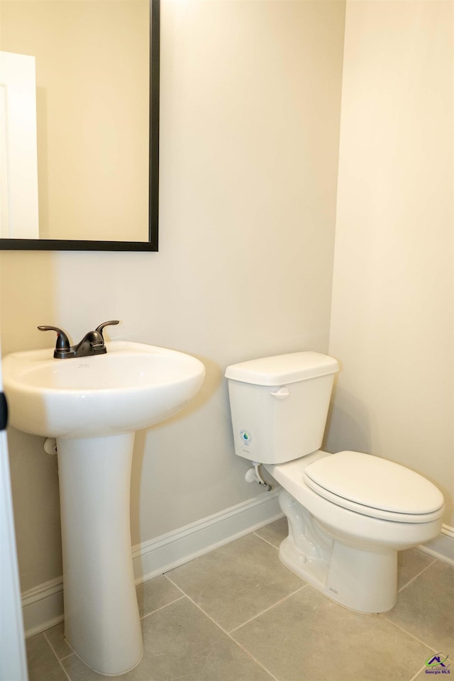 spare room featuring visible vents, baseboards, and light carpet