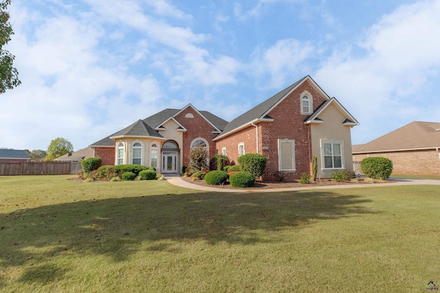 view of front of house featuring a front yard