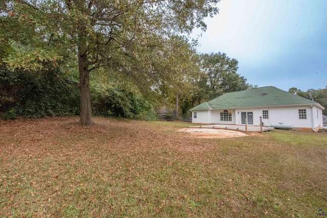 view of yard featuring a patio area