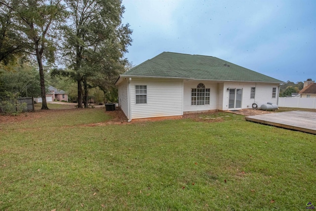 back of house featuring a lawn