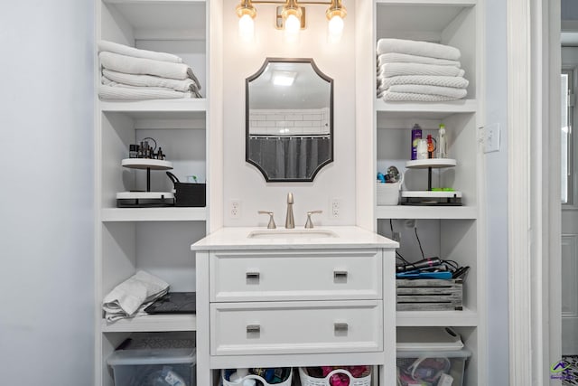 bathroom featuring a shower with curtain and vanity