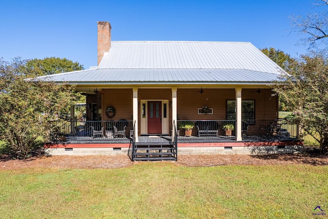 view of front of house featuring covered porch and a front lawn