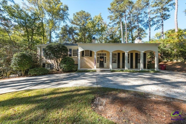 view of front of property featuring covered porch