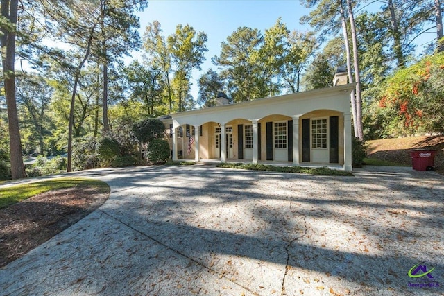 view of front of house featuring a porch