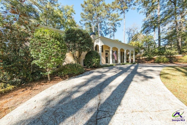 view of front of property