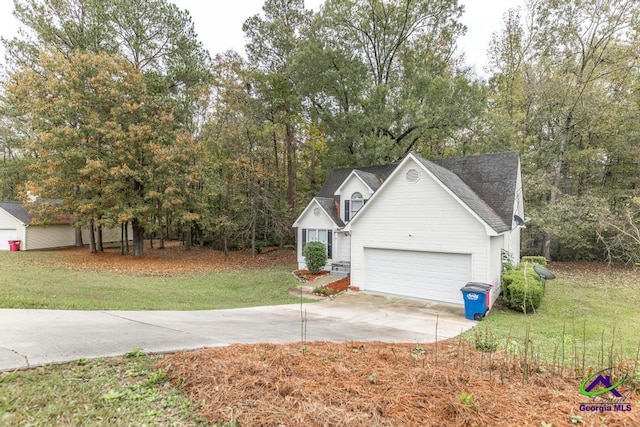 view of front of house featuring a front yard