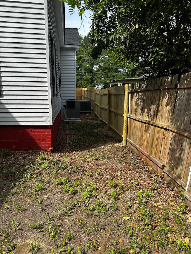 view of yard featuring cooling unit