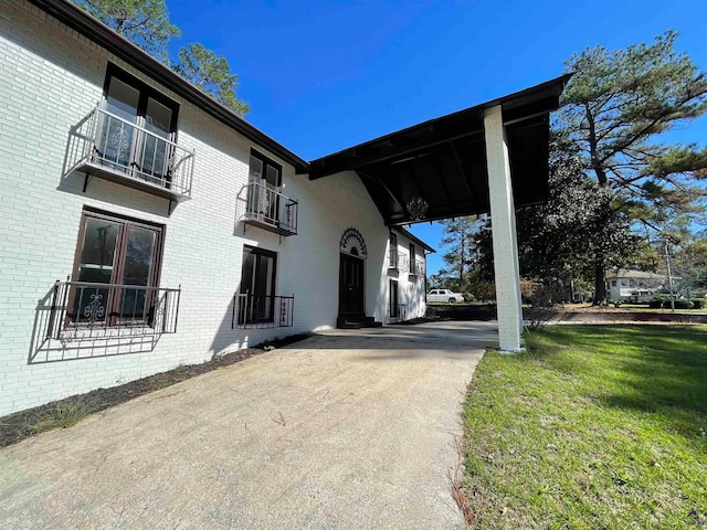 exterior space with a lawn