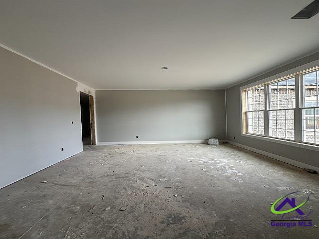 empty room featuring baseboards