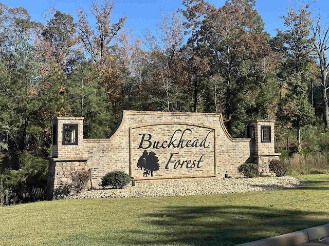 community / neighborhood sign with a lawn