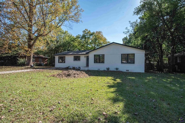 view of front of property with a front yard