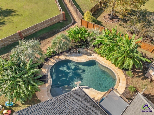 view of swimming pool