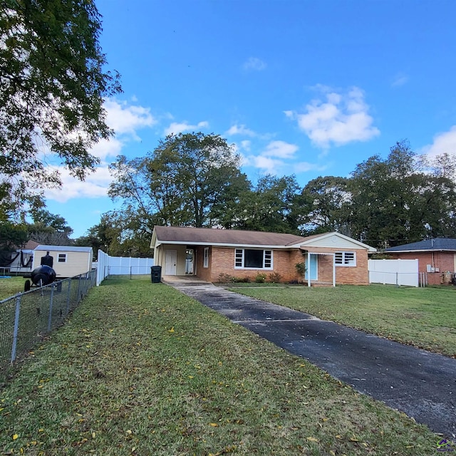 view of front of property with a front lawn