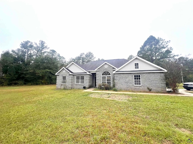 single story home featuring a front lawn