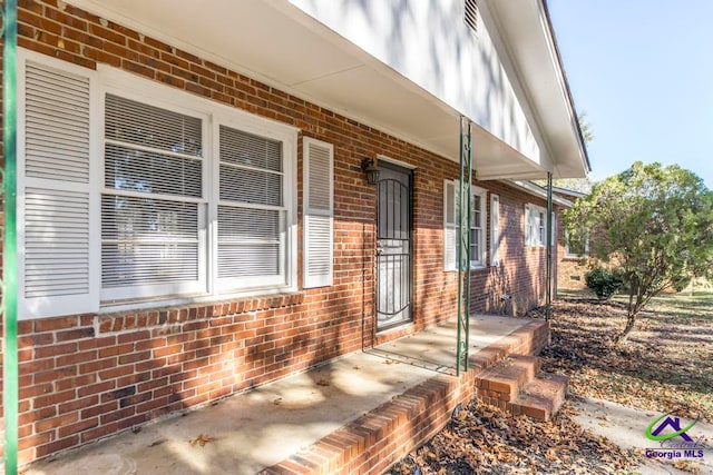 property entrance featuring covered porch