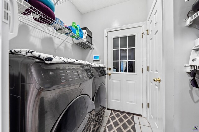 washroom with light tile patterned flooring and independent washer and dryer