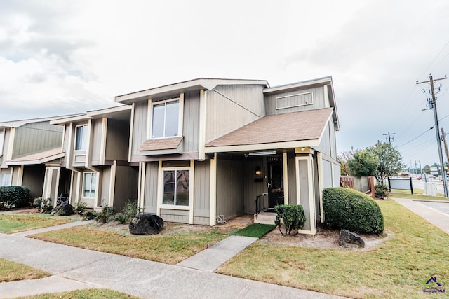 view of front of property with a front lawn