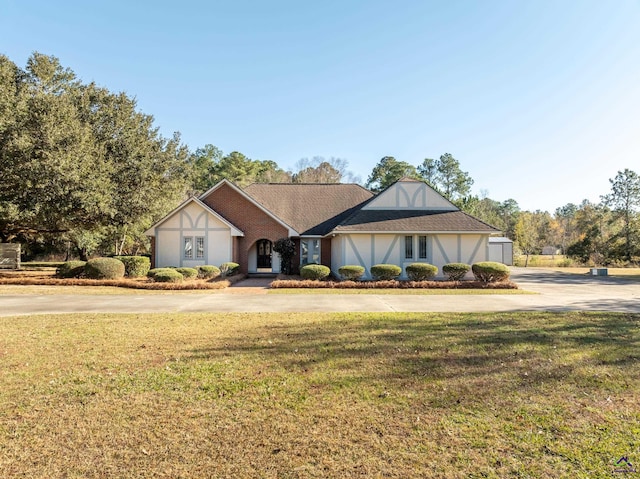 view of front of home with a front lawn