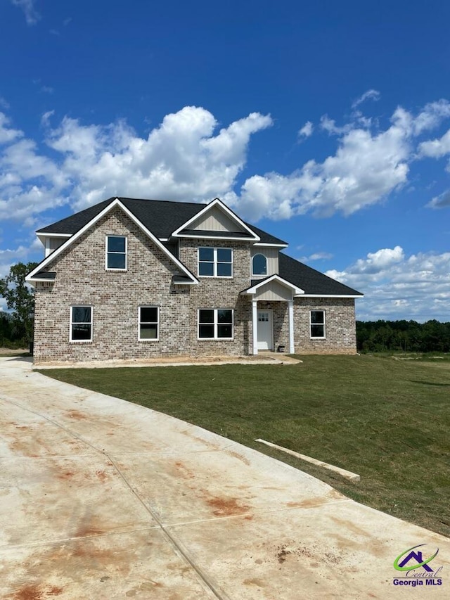 craftsman house with a front yard