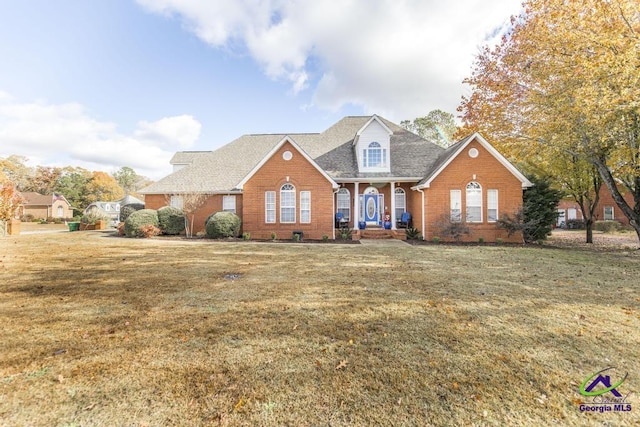 view of front property featuring a front yard