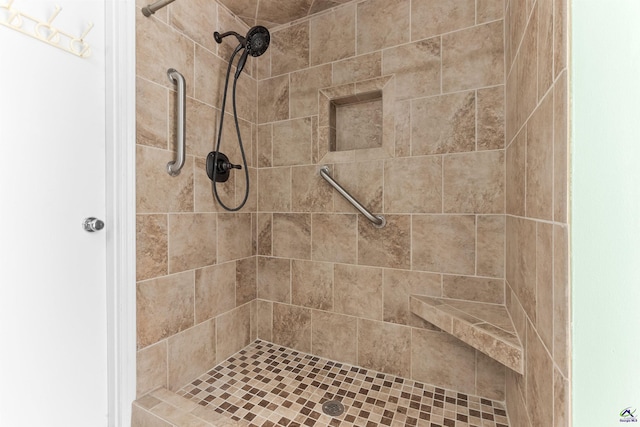 bathroom featuring tiled shower