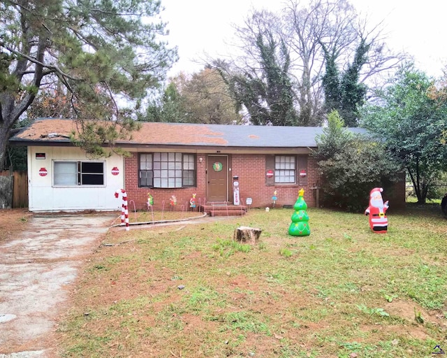 ranch-style house with a front lawn