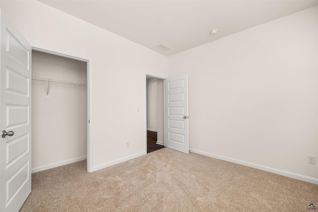 unfurnished bedroom with carpet and a closet