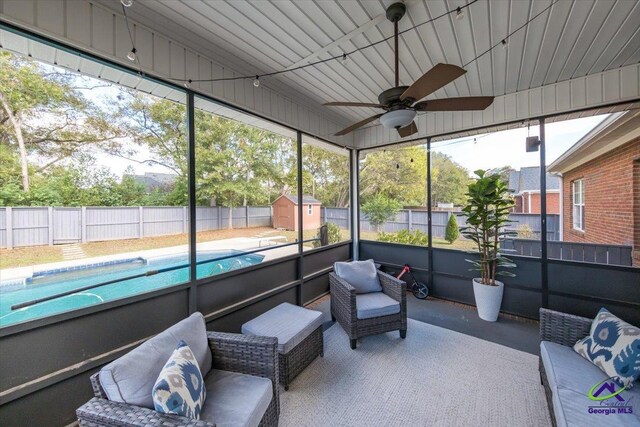 sunroom featuring ceiling fan