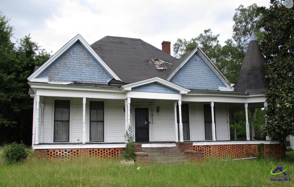 view of front of property with a porch