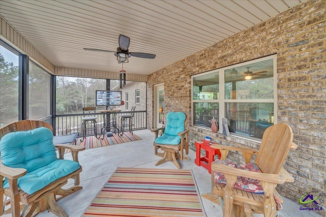 sunroom / solarium featuring ceiling fan