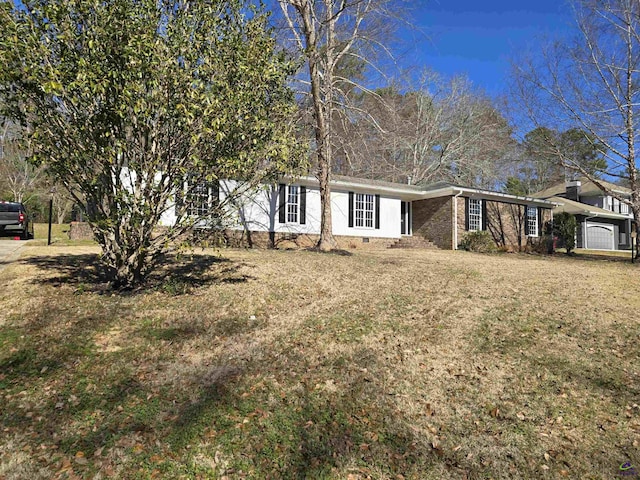 view of front of property featuring a garage and a front lawn