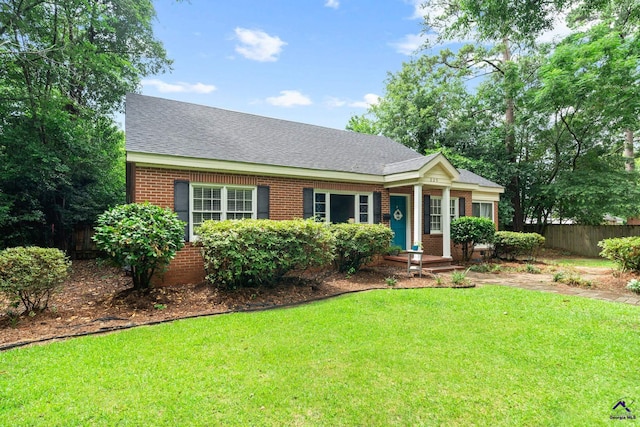 view of front facade featuring a front lawn